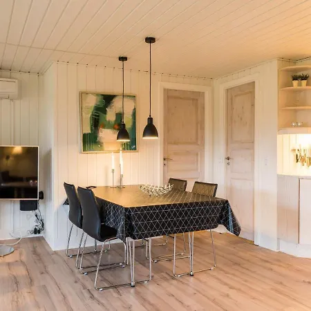 Holiday Henne Lxxiii Tatil Evi